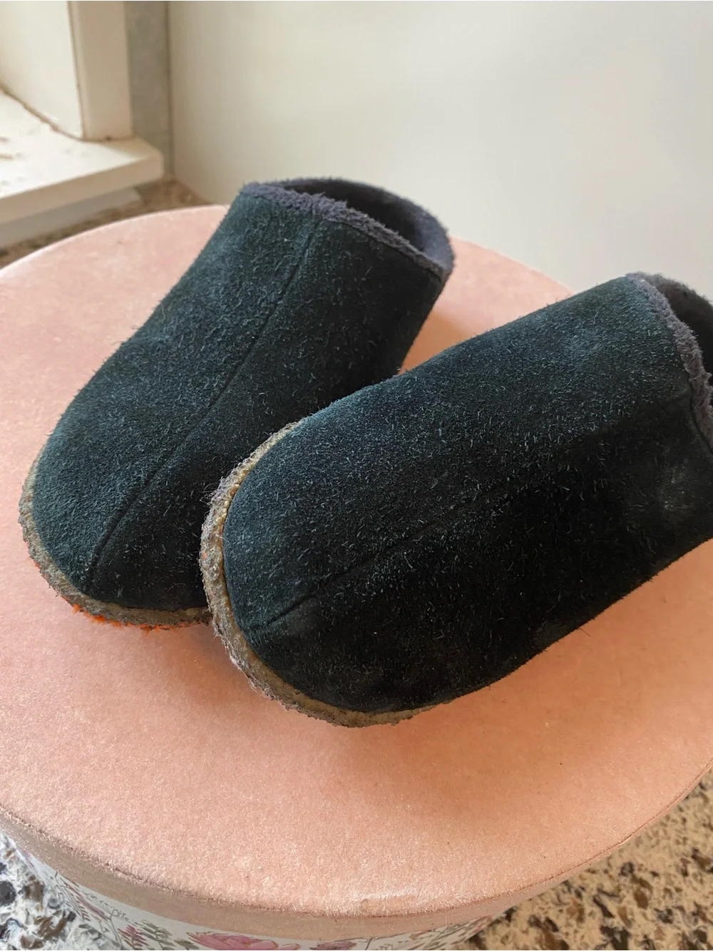 SOREL Lanner Ridge Kids Slip On Slippers Black Suede Upper Fleece Lining 1